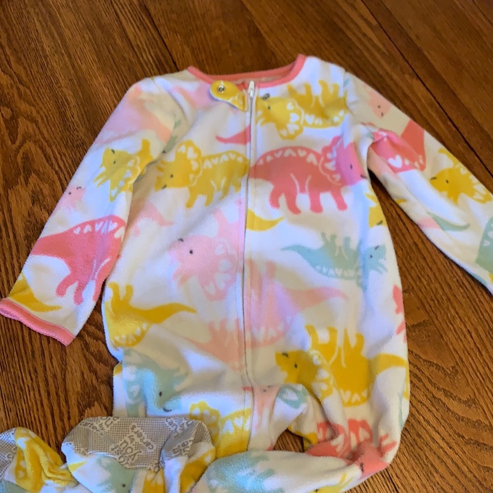 Carter’s 2t Zip up sleeper pajamas